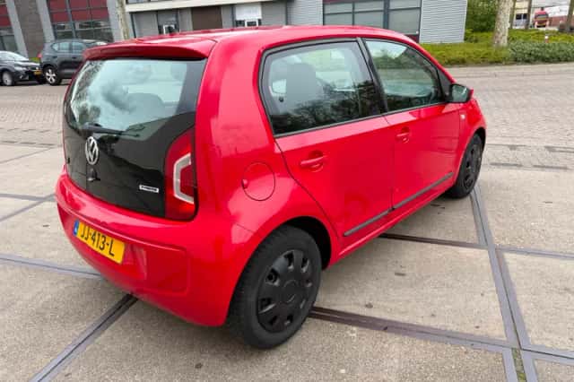 Volkswagen Up! (2016) thumbnail 4