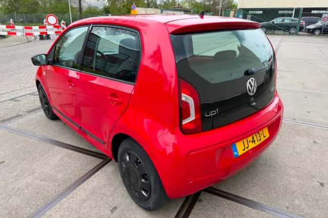 Volkswagen Up! (2016) thumbnail 6