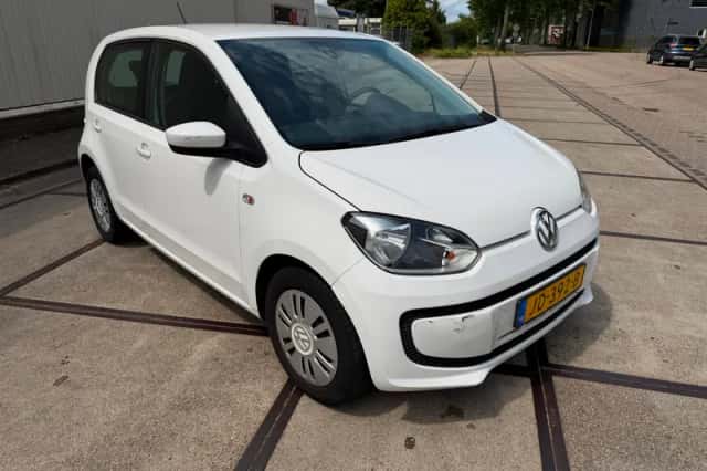Volkswagen Up! (2016) thumbnail 3