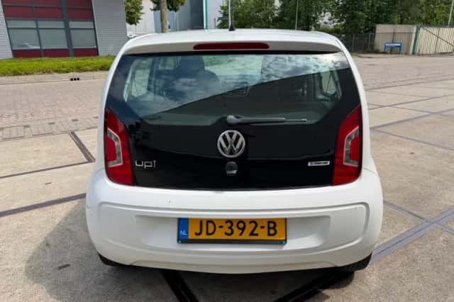 Volkswagen Up! (2016) thumbnail 5