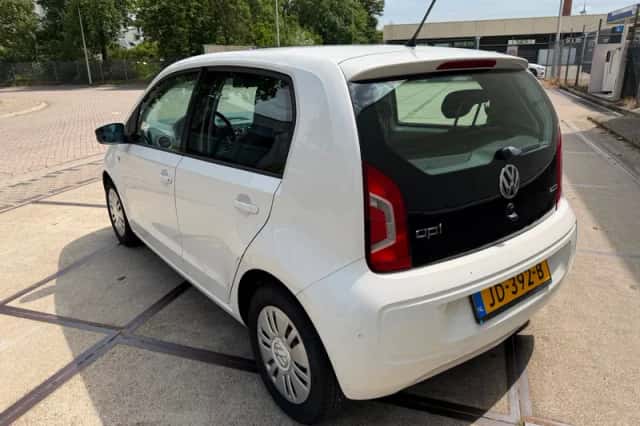 Volkswagen Up! (2016) thumbnail 6