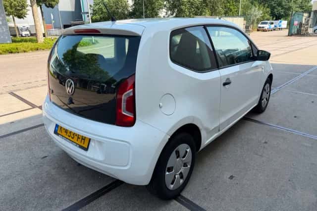 Volkswagen Up! (2014) thumbnail 4