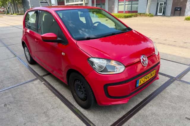 Volkswagen Up! (2015) thumbnail 3