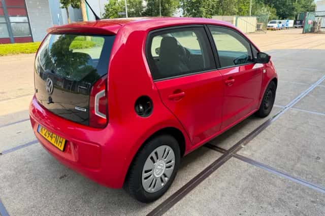Volkswagen Up! (2015) thumbnail 4