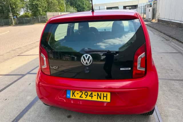 Volkswagen Up! (2015) thumbnail 5