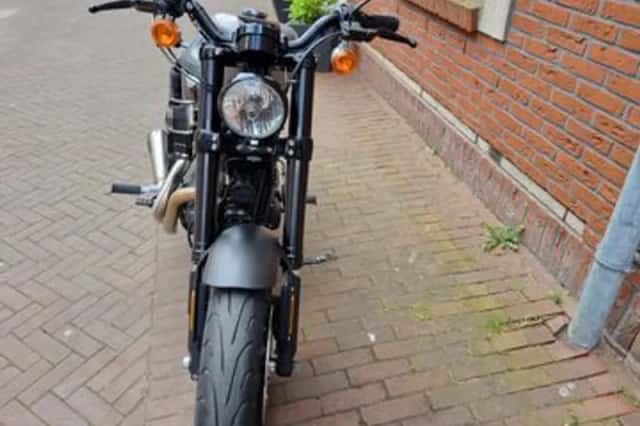 HARLEY-DAVIDSON SPORTSTER (2016) thumbnail 3