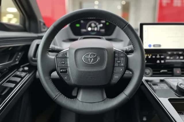 Toyota bZ4X (2024) thumbnail 11