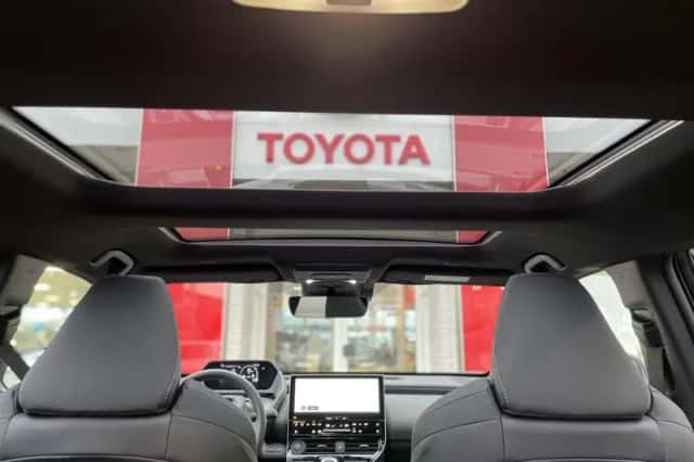 Toyota bZ4X (2024) thumbnail 9