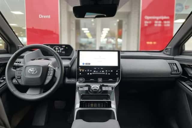 Toyota bZ4X (2024) thumbnail 10