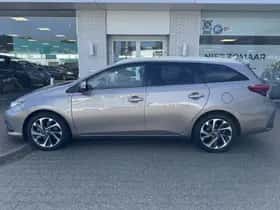 Toyota Auris (2015) thumbnail 2