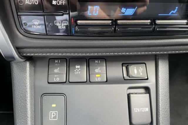 Toyota Auris (2015) thumbnail 17