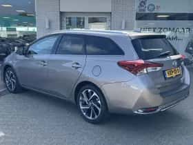 Toyota Auris (2015) thumbnail 3