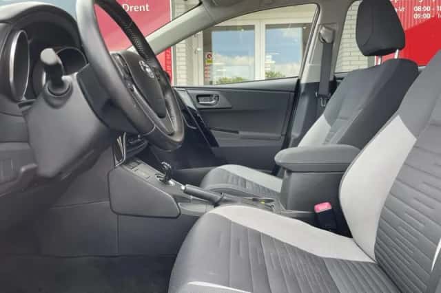 Toyota Auris (2015) thumbnail 22