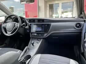 Toyota Auris (2015) thumbnail 24