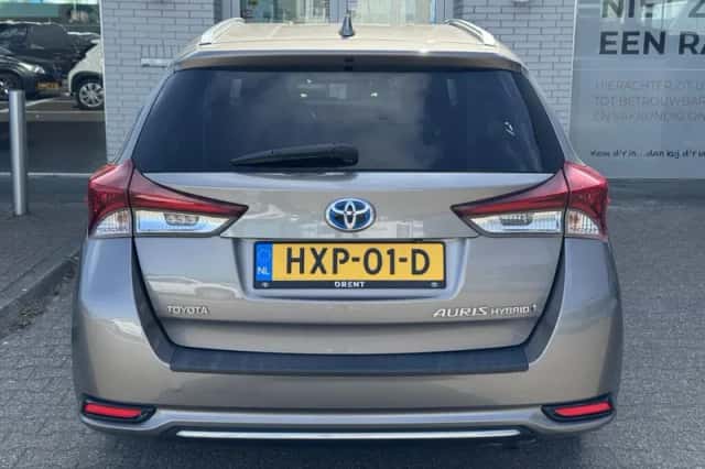Toyota Auris (2015) thumbnail 4