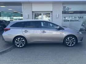Toyota Auris (2015) thumbnail 5