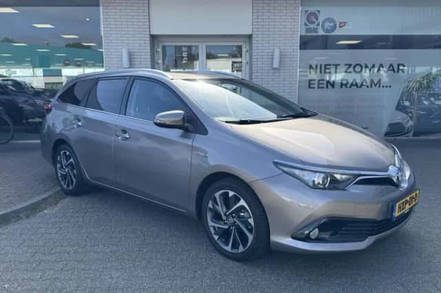 Toyota Auris (2015) thumbnail 6