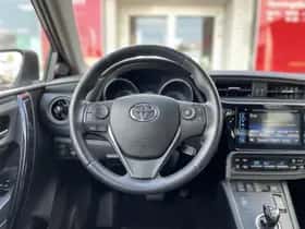 Toyota Auris (2015) thumbnail 9