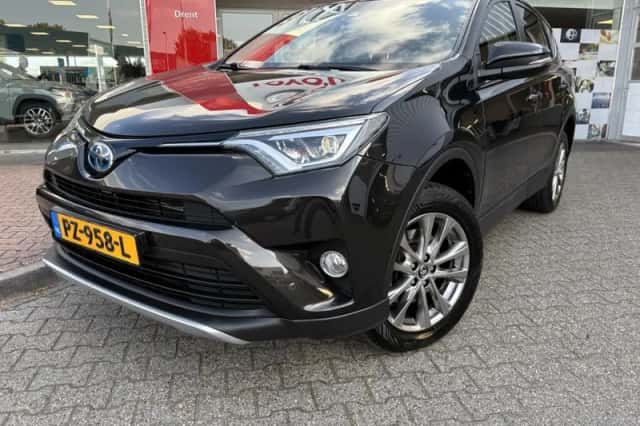 Toyota RAV4 (2016) thumbnail 2