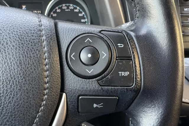 Toyota RAV4 (2016) thumbnail 12