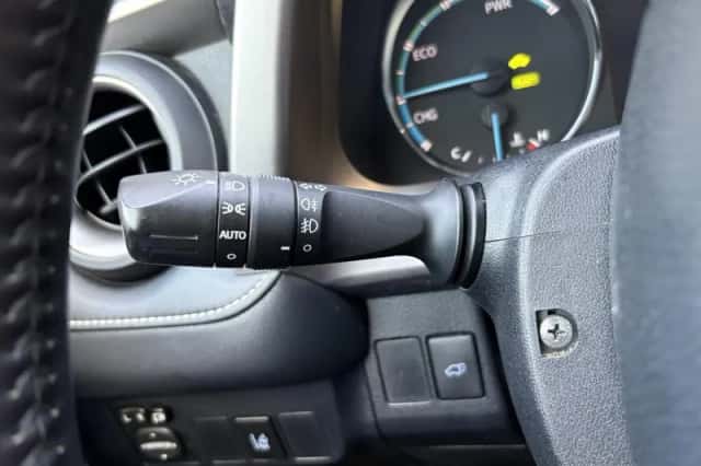 Toyota RAV4 (2016) thumbnail 13