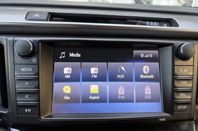 Toyota RAV4 (2016) thumbnail 19