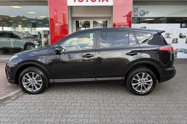 Toyota RAV4 (2016) thumbnail 3