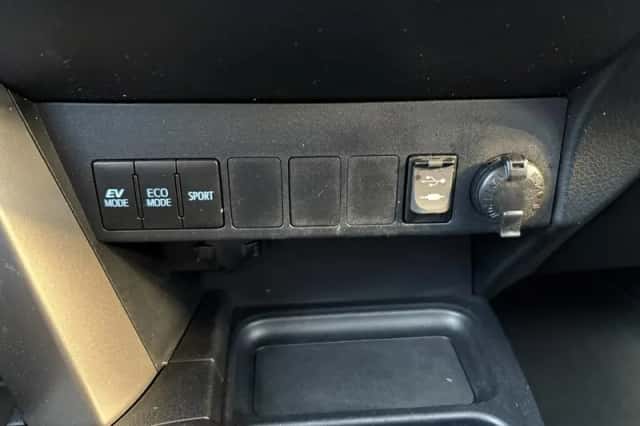 Toyota RAV4 (2016) thumbnail 21