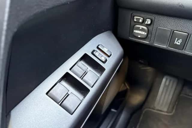 Toyota RAV4 (2016) thumbnail 23