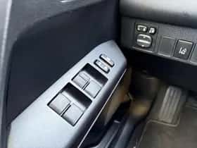 Toyota RAV4 (2016) thumbnail 23