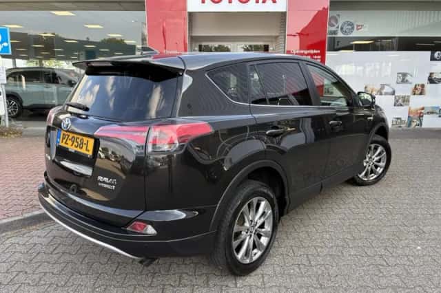 Toyota RAV4 (2016) thumbnail 4