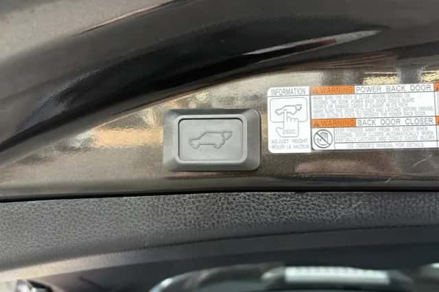 Toyota RAV4 (2016) thumbnail 31