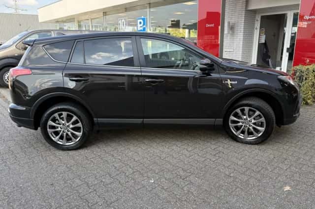 Toyota RAV4 (2016) thumbnail 5