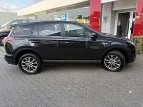 Toyota RAV4 (2016) thumbnail 5
