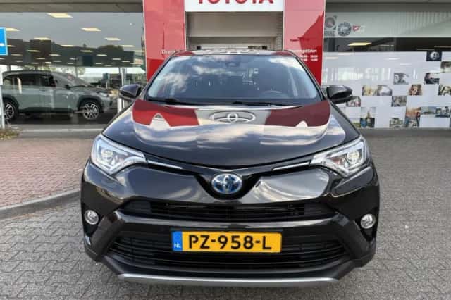 Toyota RAV4 (2016) thumbnail 6