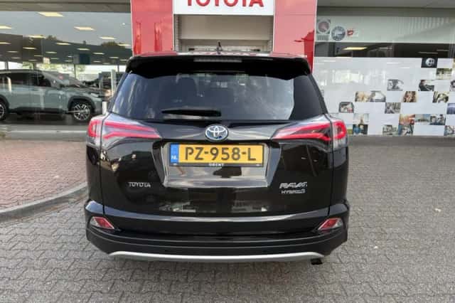 Toyota RAV4 (2016) thumbnail 7