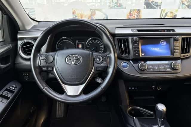 Toyota RAV4 (2016) thumbnail 8