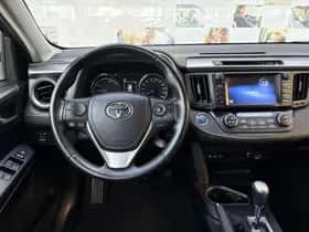 Toyota RAV4 (2016) thumbnail 8