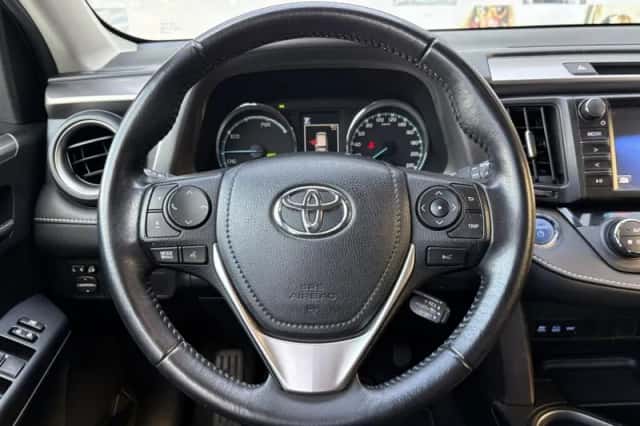 Toyota RAV4 (2016) thumbnail 9