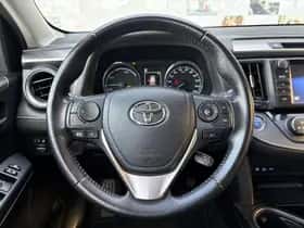 Toyota RAV4 (2016) thumbnail 9