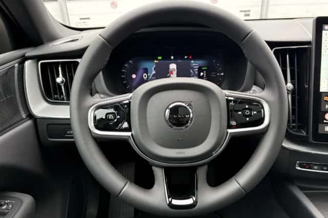 Volvo XC60 (2025) thumbnail 11