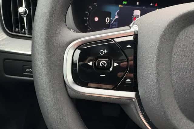Volvo XC60 (2025) thumbnail 16