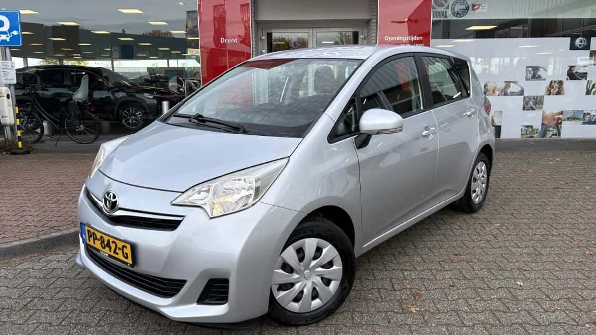 Toyota Verso-S (2011) — foto 1