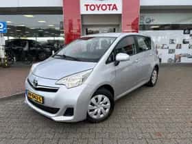 Toyota Verso-S (2011)