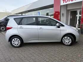 Toyota Verso-S (2011) thumbnail 5