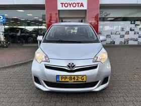 Toyota Verso-S (2011) thumbnail 6