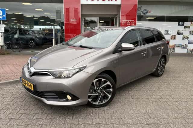 Toyota Auris (2015) thumbnail 1