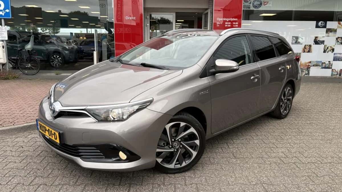 Toyota Auris (2015) — foto 1