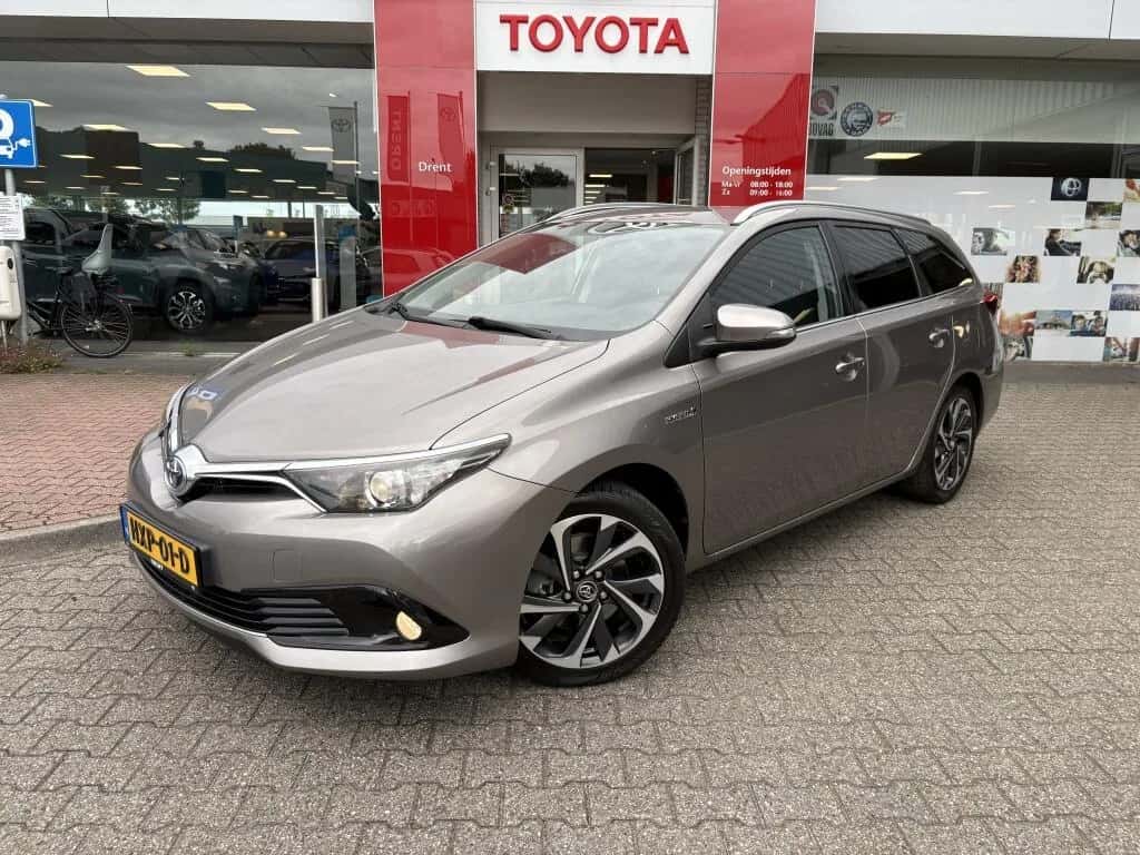 Toyota Auris (2015) — foto 1