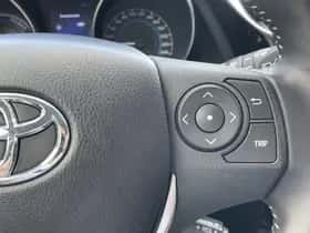 Toyota Auris (2015) thumbnail 12